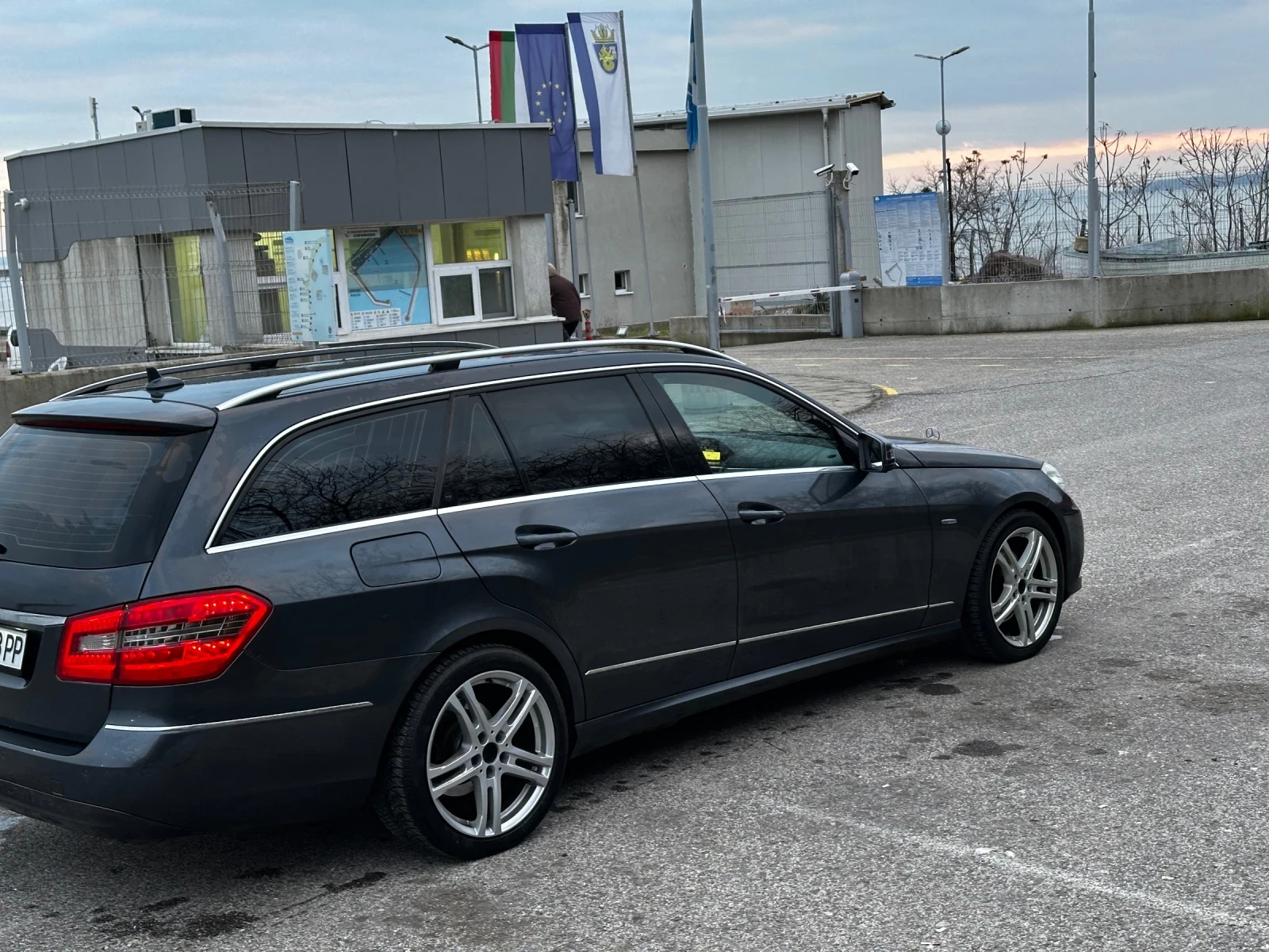 Mercedes-Benz E 250, снимка 4 - Автомобили и джипове - 54859094