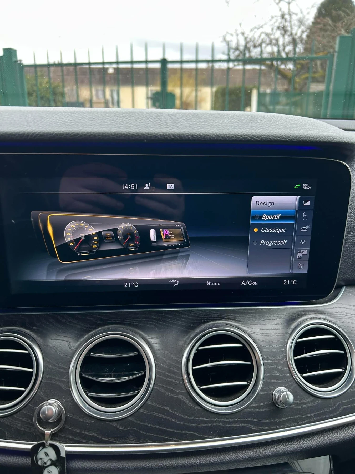 Mercedes-Benz E 220, снимка 11 - Автомобили и джипове - 55335038