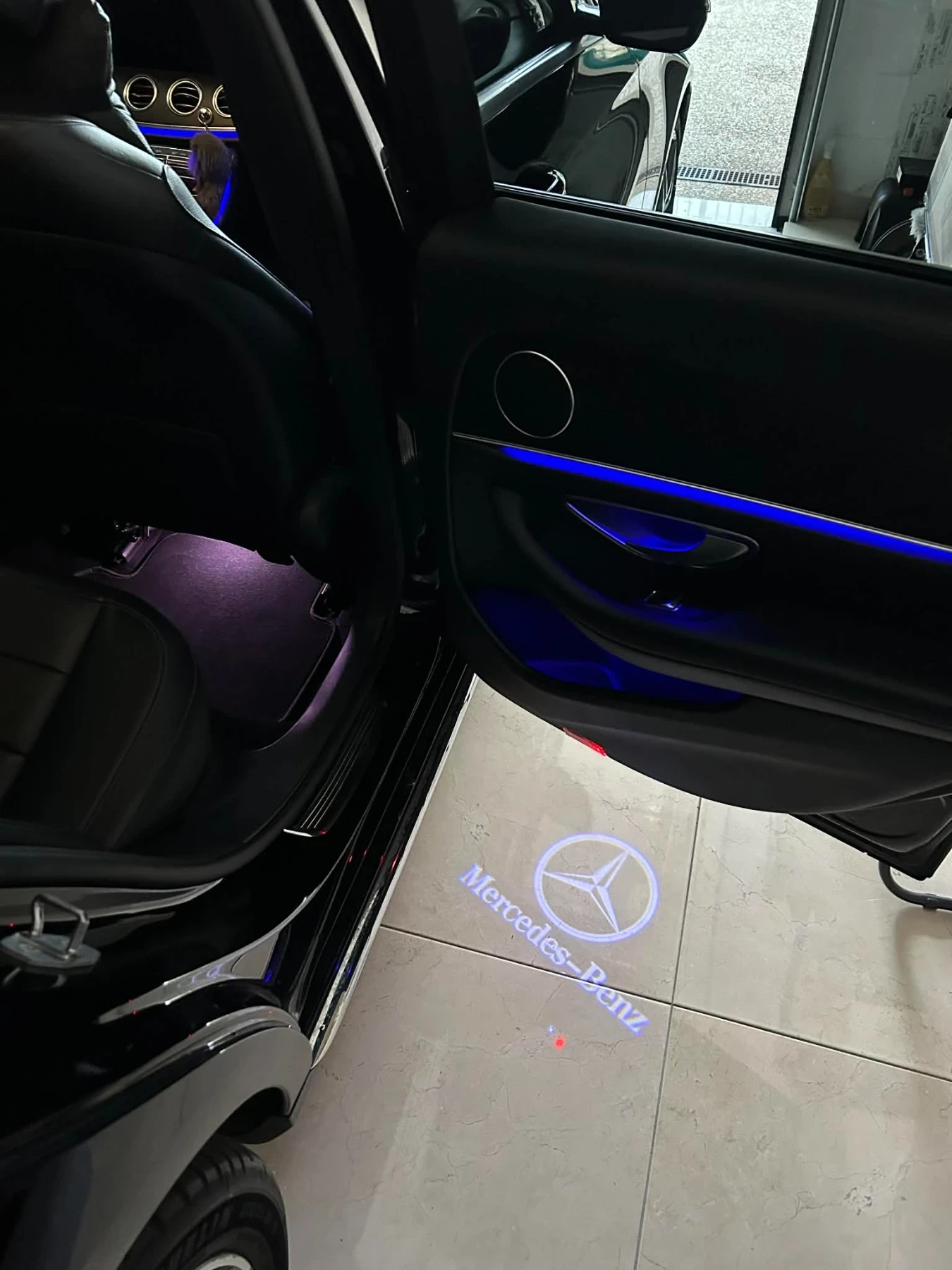 Mercedes-Benz E 220, снимка 17 - Автомобили и джипове - 55335038