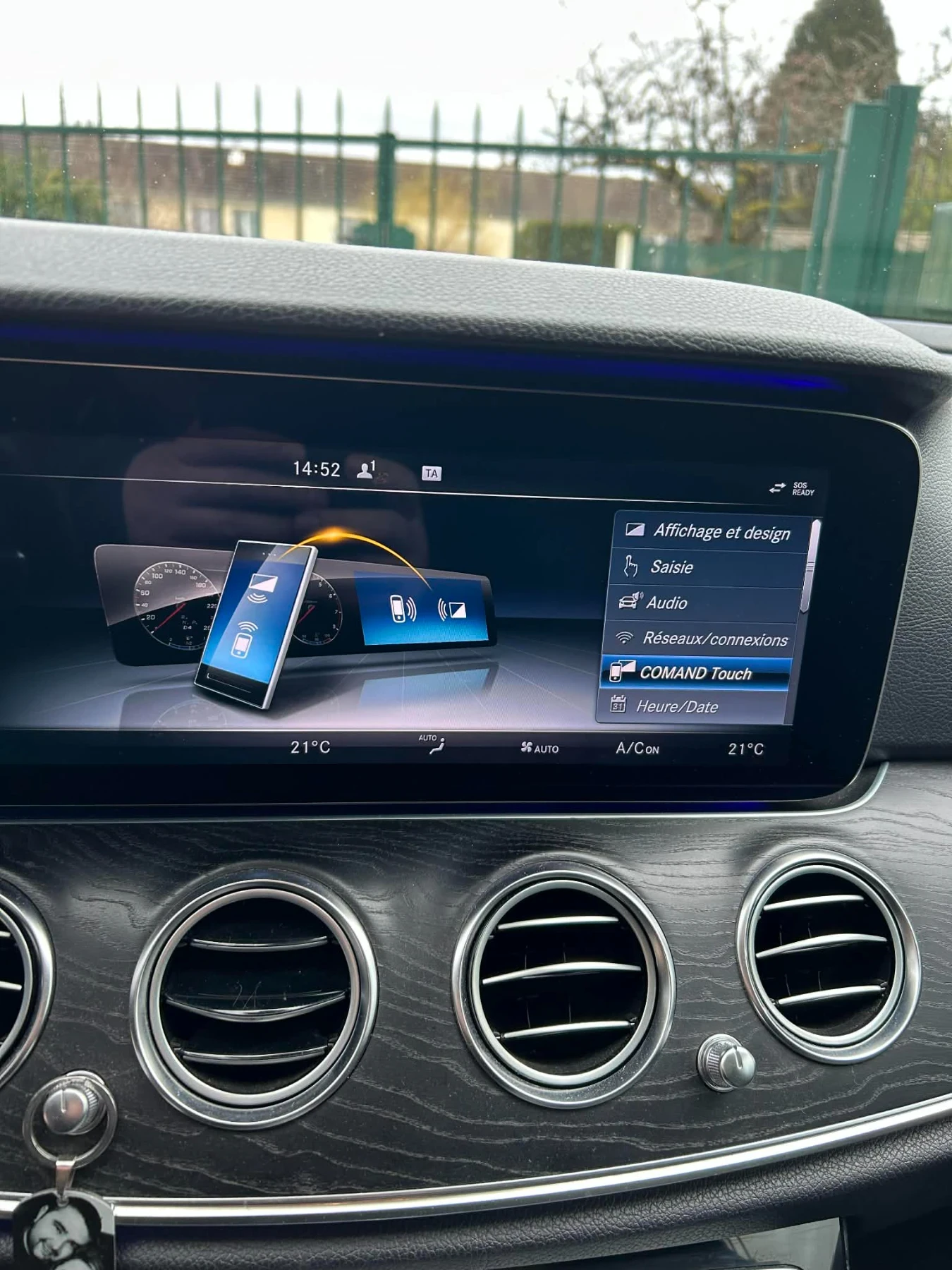 Mercedes-Benz E 220, снимка 12 - Автомобили и джипове - 55335038