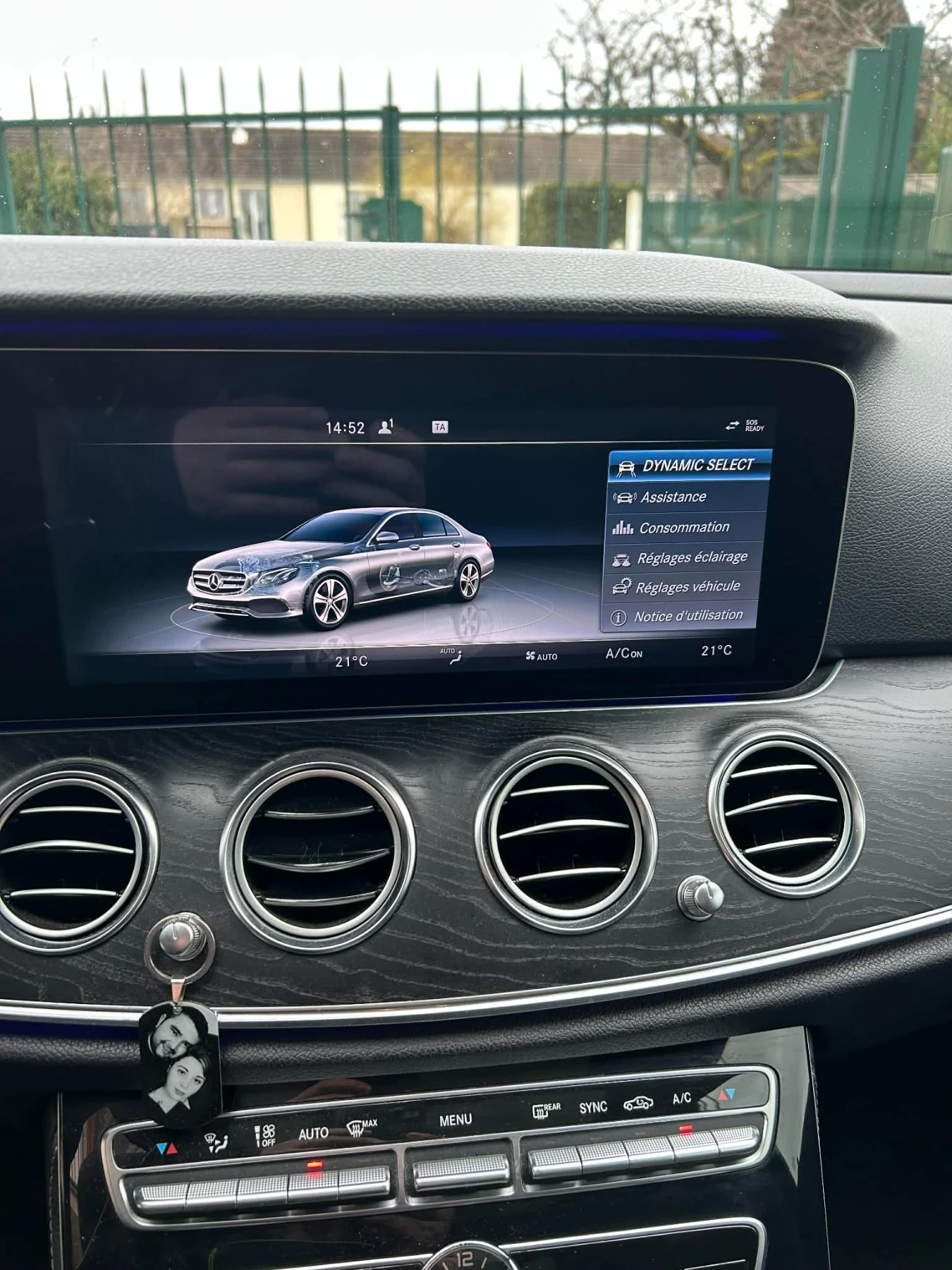 Mercedes-Benz E 220, снимка 10 - Автомобили и джипове - 55335038