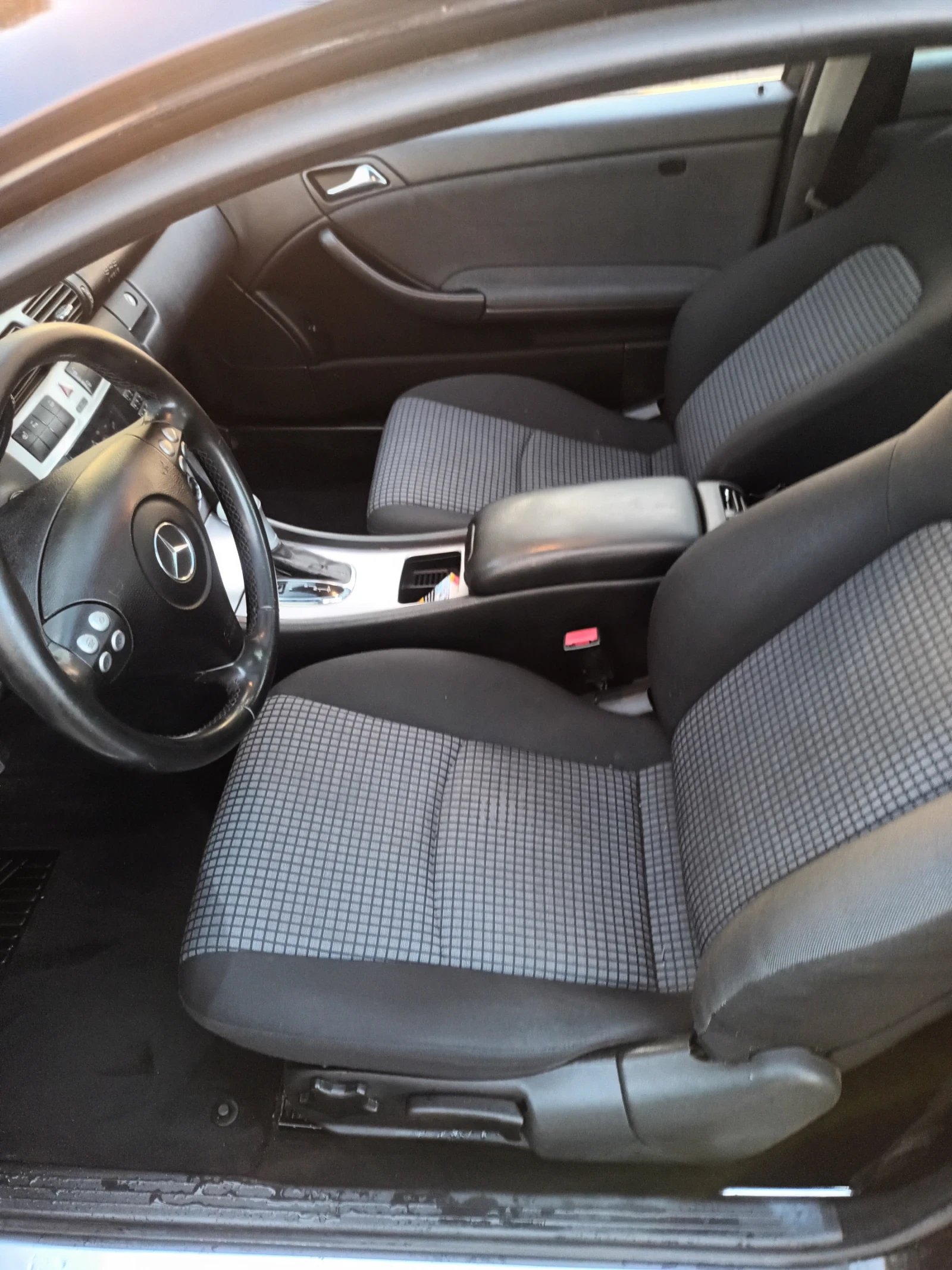 Mercedes-Benz C 220, снимка 8 - Автомобили и джипове - 55631954