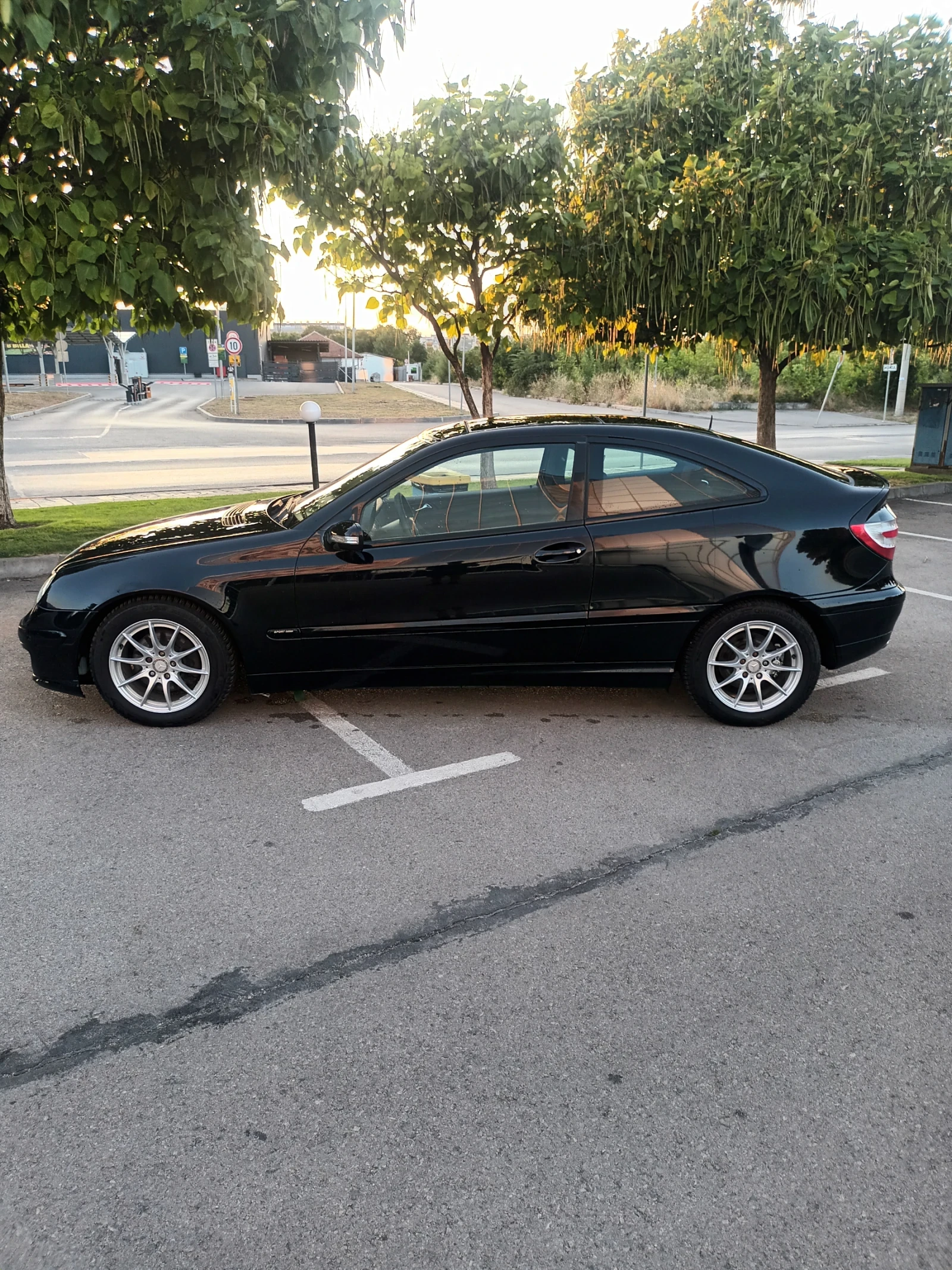 Mercedes-Benz C 220, снимка 2 - Автомобили и джипове - 55631954