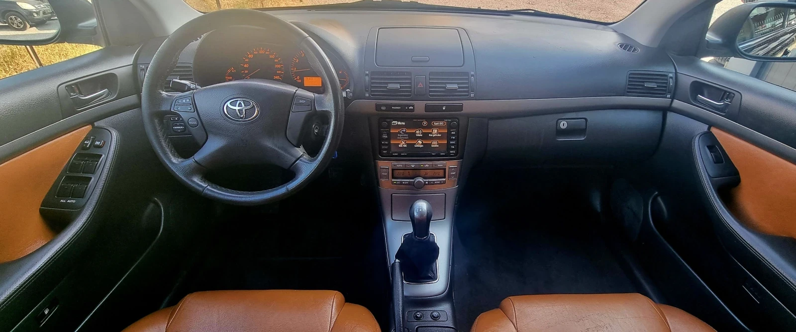 Toyota Avensis 1.8 VVT-i Фейслифт!Кожа!Навигация!Подгрев!, снимка 12 - Автомобили и джипове - 55660424