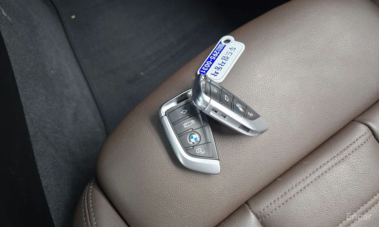 BMW 330 M* SPORT* ДИСТРОНИК* 360КАМЕРА* ХЕДЪП* , снимка 14 - Автомобили и джипове - 56081131