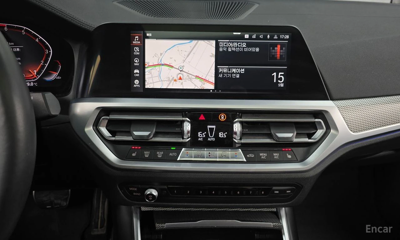 BMW 330 M* SPORT* ДИСТРОНИК* 360КАМЕРА* ХЕДЪП* , снимка 8 - Автомобили и джипове - 56081131