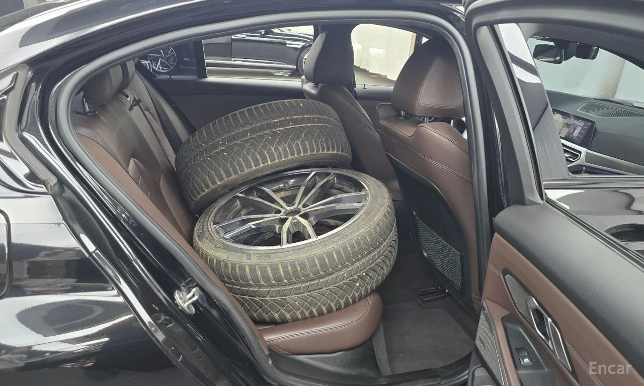BMW 330 M* SPORT* ДИСТРОНИК* 360КАМЕРА* ХЕДЪП* , снимка 16 - Автомобили и джипове - 56081131