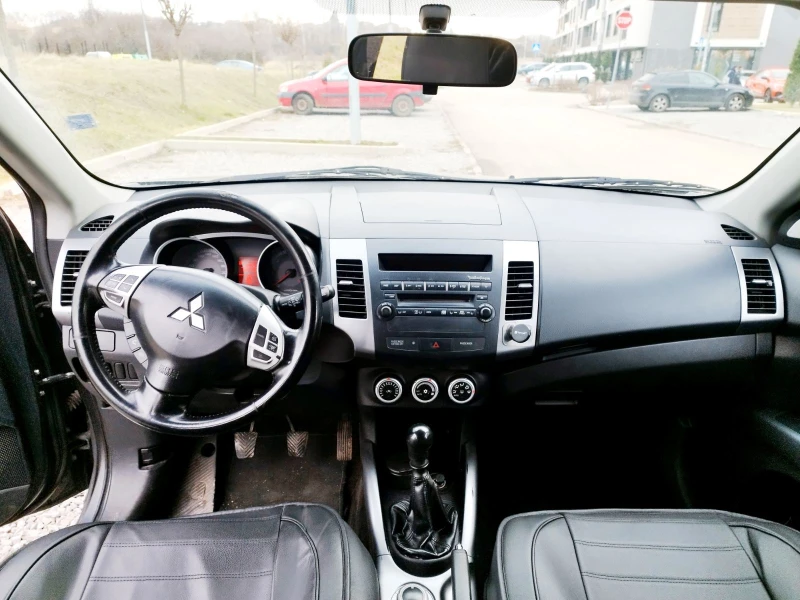 Mitsubishi Outlander, снимка 7 - Автомобили и джипове - 52922682