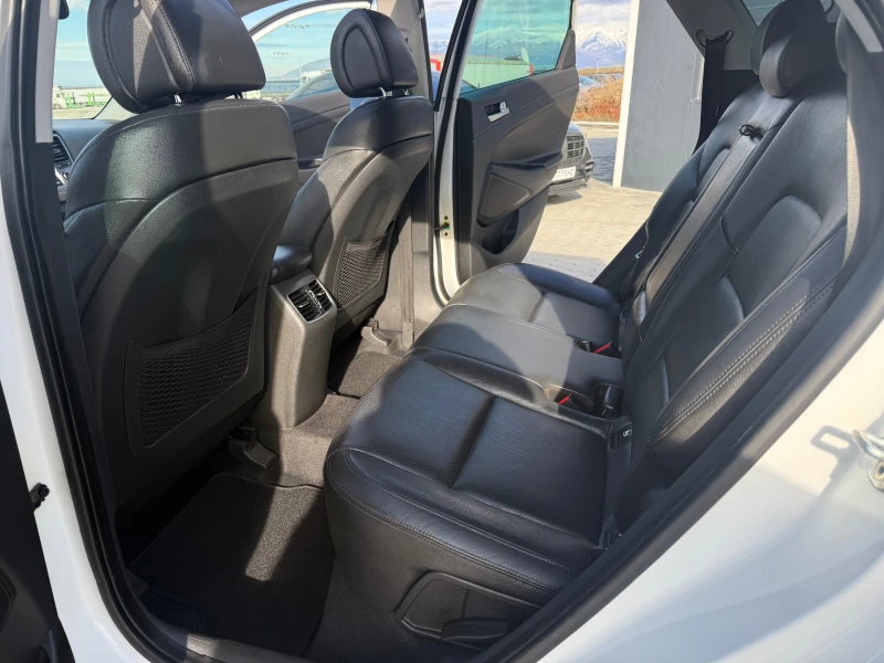Hyundai Tucson 1.7 crdi СОБСТВЕН ЛИЗИНГ !!!, снимка 9 - Автомобили и джипове - 53392050