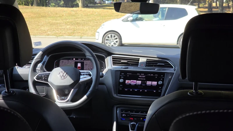 VW Tiguan Allspace R Line 2.00 TDI 4 Motion, снимка 6 - Автомобили и джипове - 53396156