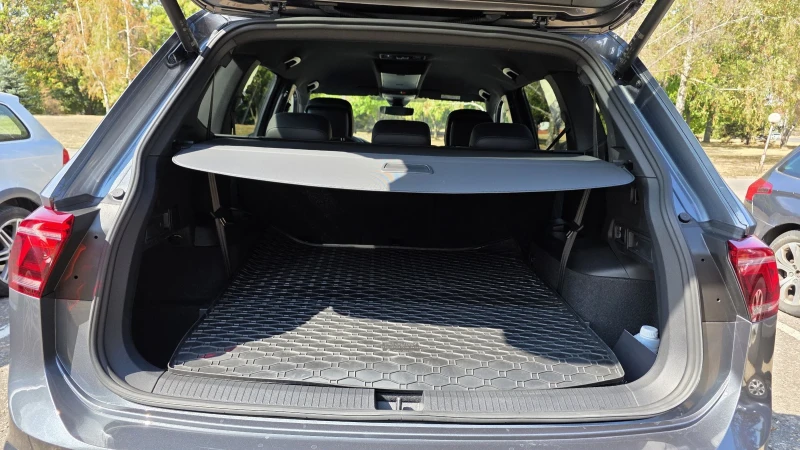VW Tiguan Allspace R Line 2.00 TDI 4 Motion, снимка 14 - Автомобили и джипове - 53396156