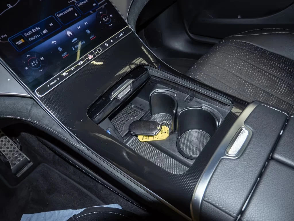 Mercedes-Benz EQE 350/AMG/4MATIC/BURM/PANO/360/DIGITAL LIGHT/, снимка 8 - Автомобили и джипове - 53952757