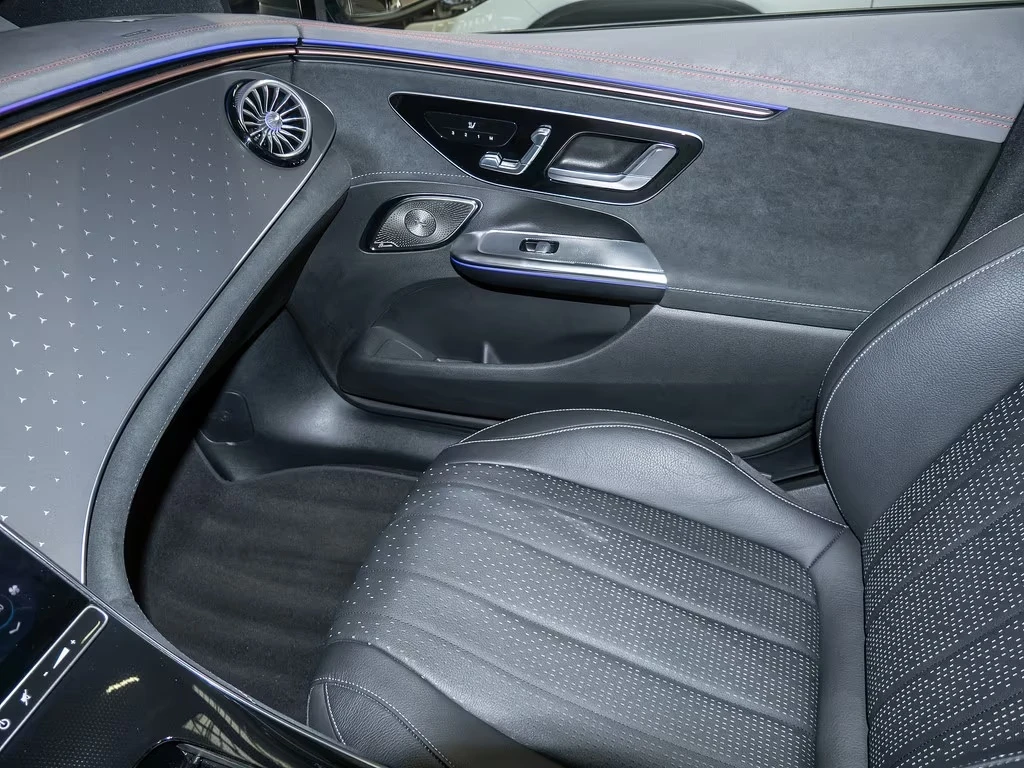 Mercedes-Benz EQE 350/AMG/4MATIC/BURM/PANO/360/DIGITAL LIGHT/, снимка 10 - Автомобили и джипове - 53952757