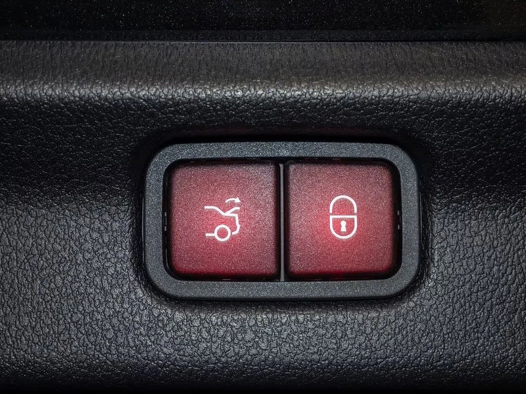 Mercedes-Benz EQE 350/AMG/4MATIC/BURM/PANO/360/DIGITAL LIGHT/, снимка 14 - Автомобили и джипове - 53952757