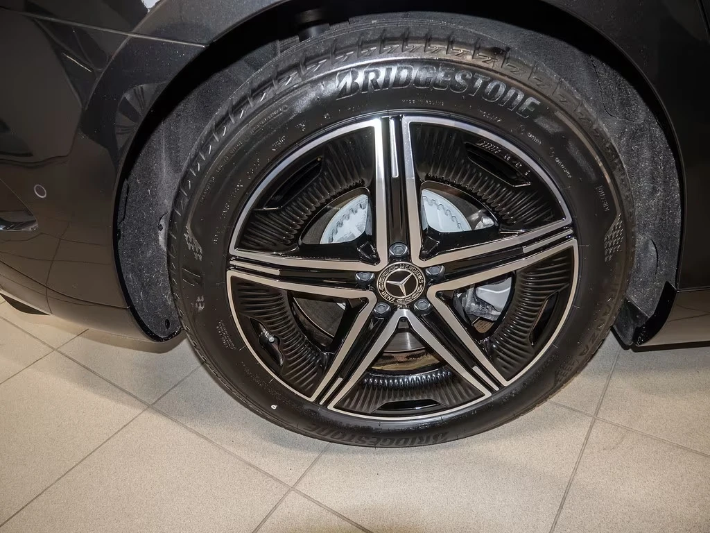 Mercedes-Benz EQE 350/AMG/4MATIC/BURM/PANO/360/DIGITAL LIGHT/, снимка 3 - Автомобили и джипове - 53952757