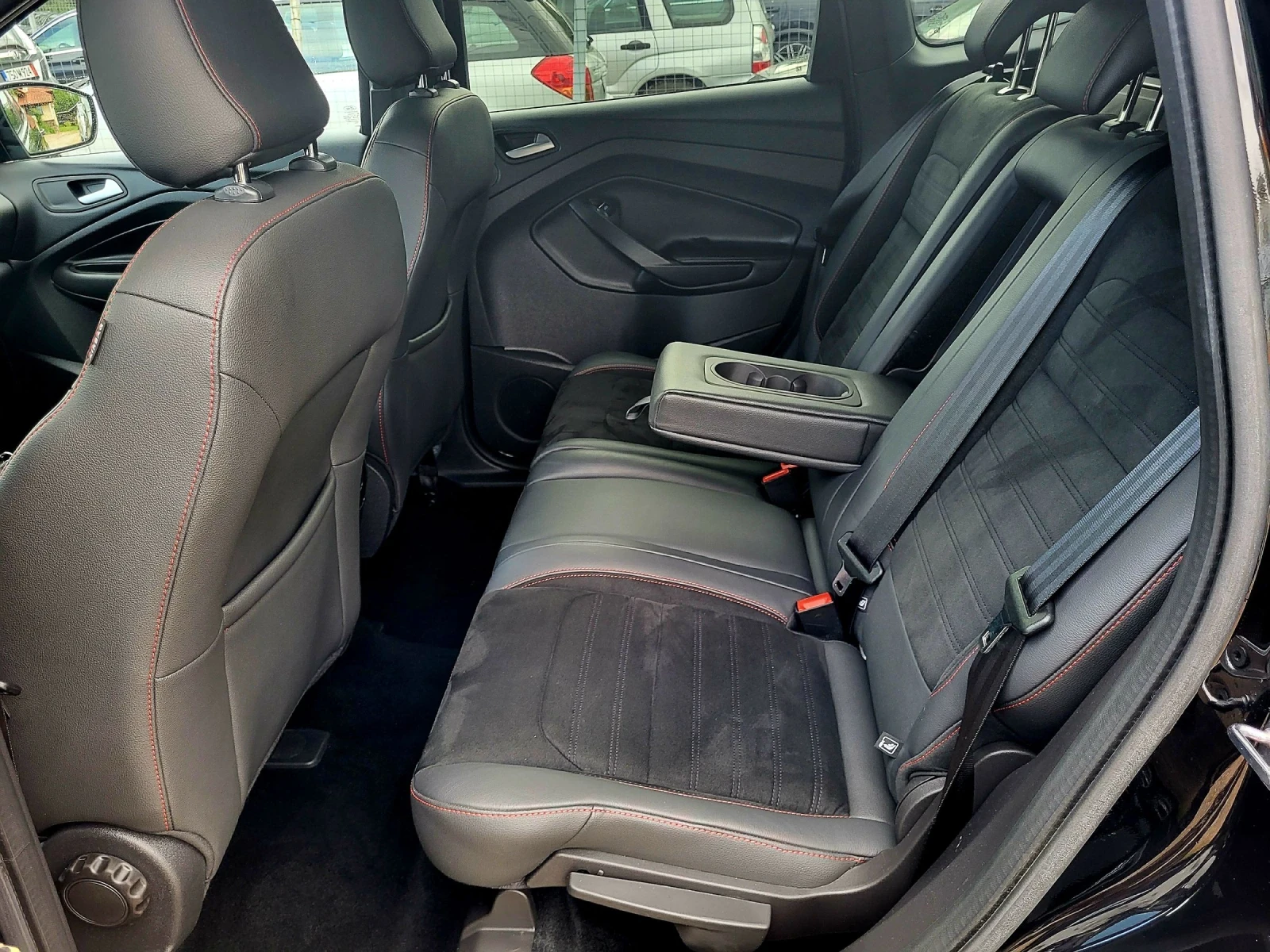 Ford Kuga 2.0 TDCI / ST-Line / 122 000 км, снимка 11 - Автомобили и джипове - 54544448