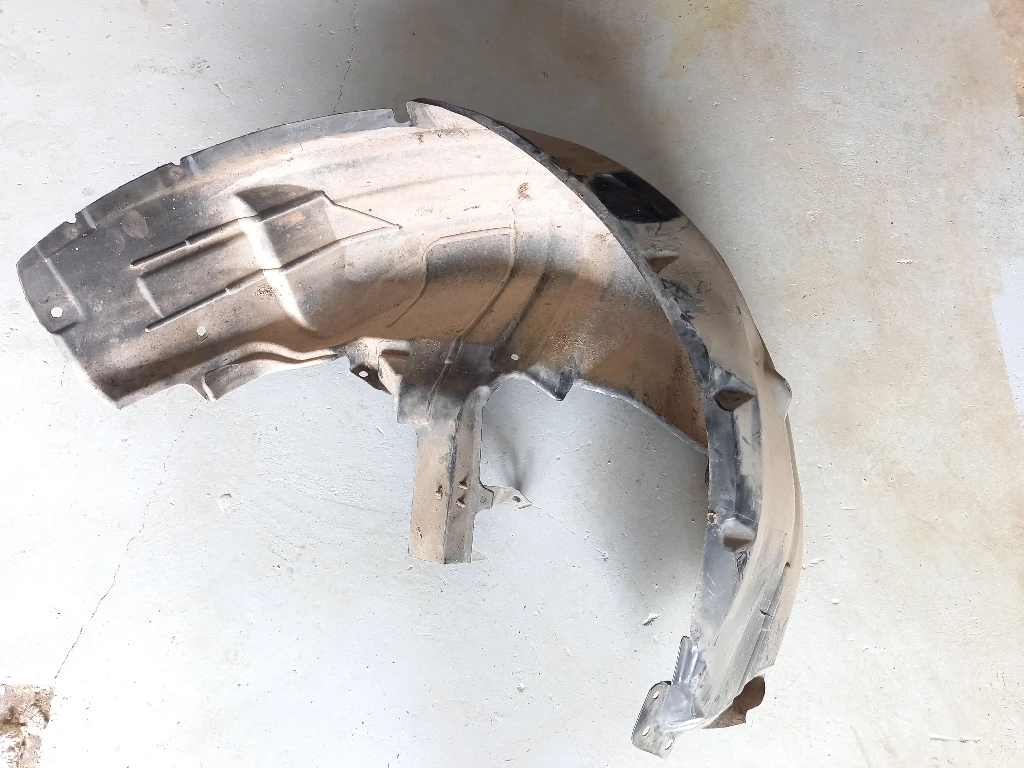 Подкалник заден десен Субару Легаси (1)