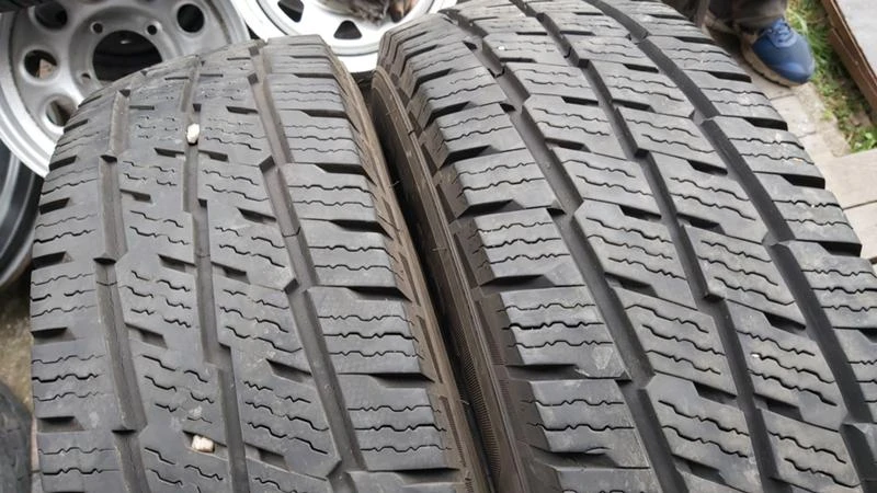 Гуми Зимни 225/75R16, снимка 2 - Гуми и джанти - 29261103