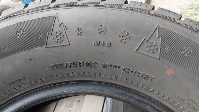 Гуми Зимни 225/75R16, снимка 5 - Гуми и джанти - 29261103