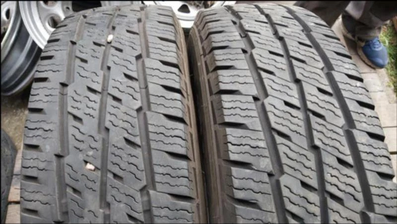 Гуми Зимни 225/75R16, снимка 1 - Гуми и джанти - 29261103