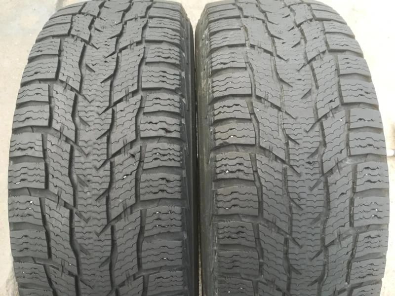 Гуми Зимни 215/65R16, снимка 1 - Гуми и джанти - 33965661