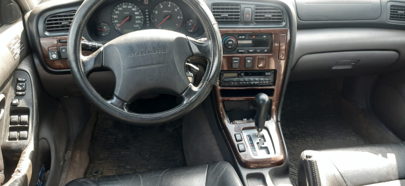 Subaru Legacy 2.5, снимка 6 - Автомобили и джипове - 46373001