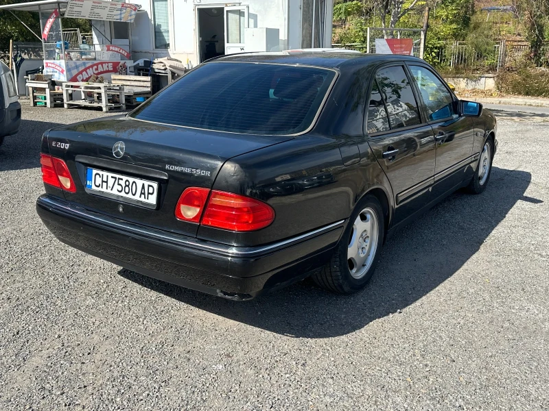 Mercedes-Benz E 200, снимка 4 - Автомобили и джипове - 47460662