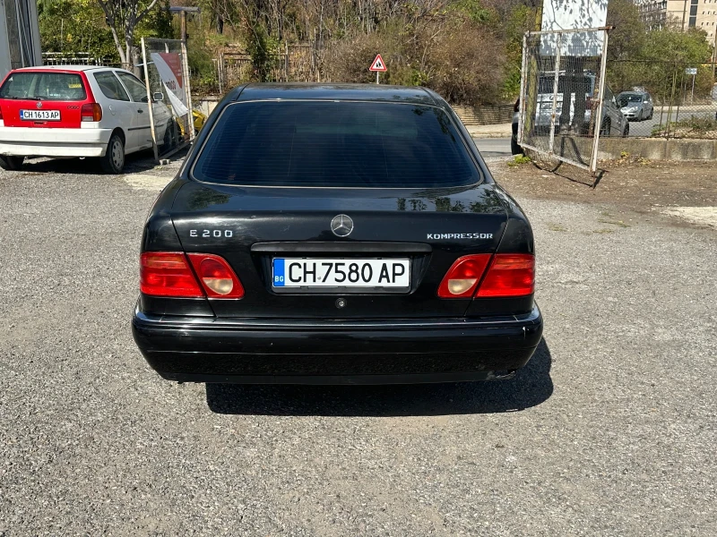 Mercedes-Benz E 200, снимка 5 - Автомобили и джипове - 47460662