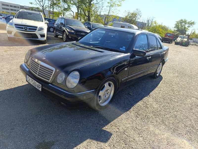 Mercedes-Benz E 200 gas, снимка 1 - Автомобили и джипове - 47460662