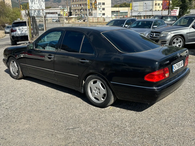 Mercedes-Benz E 200, снимка 11 - Автомобили и джипове - 47460662