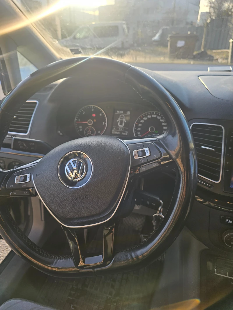 VW Sharan, снимка 12 - Автомобили и джипове - 48350498