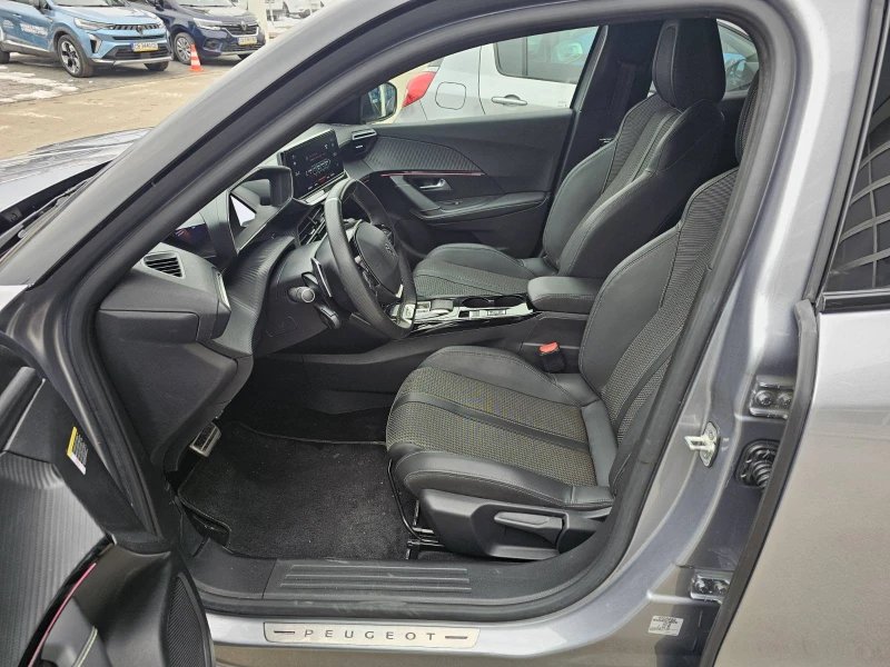 Peugeot 2008 1.2 GT, снимка 12 - Автомобили и джипове - 49324661