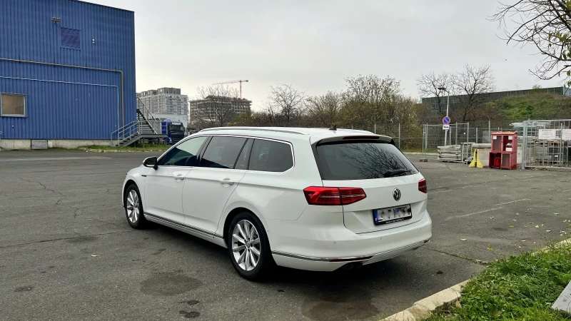 VW Passat 2.0 TDI Highline, снимка 5 - Автомобили и джипове - 52903244