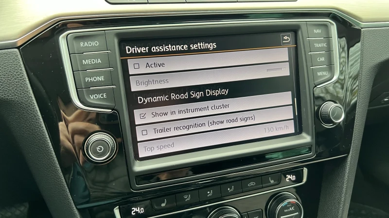 VW Passat 2.0 TDI Highline, снимка 14 - Автомобили и джипове - 52903244