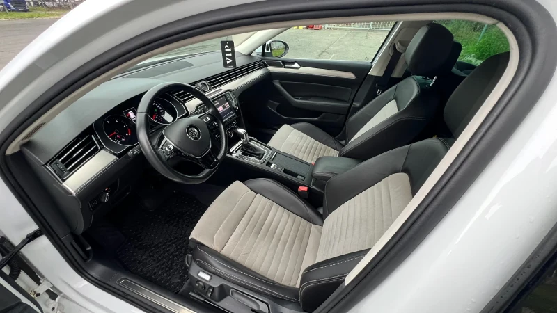 VW Passat 2.0 TDI Highline, снимка 7 - Автомобили и джипове - 52903244