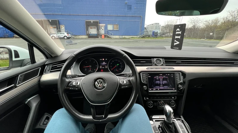 VW Passat 2.0 TDI Highline, снимка 9 - Автомобили и джипове - 52903244