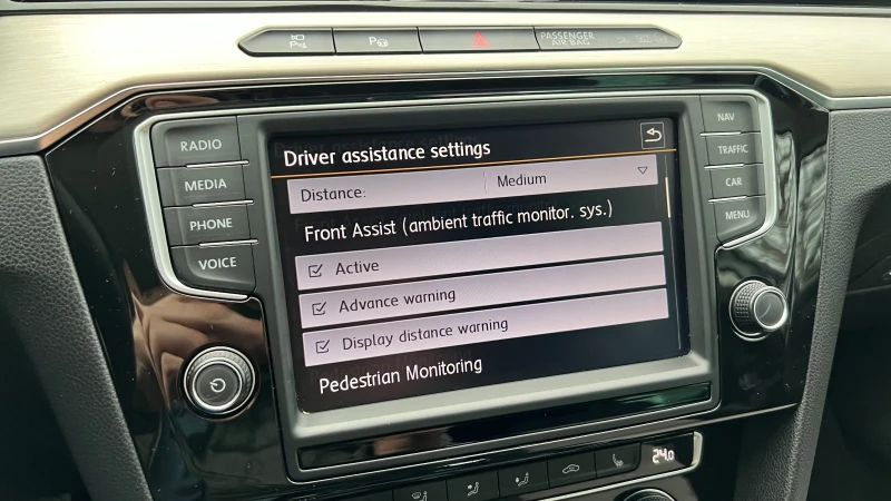 VW Passat 2.0 TDI Highline, снимка 11 - Автомобили и джипове - 52903244