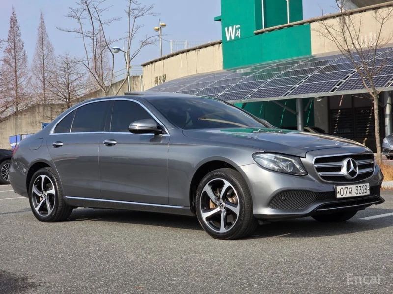 Mercedes-Benz E 220, снимка 2 - Автомобили и джипове - 52992311