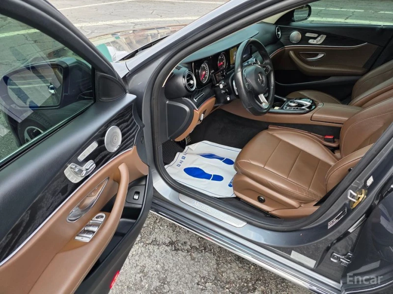 Mercedes-Benz E 220, снимка 6 - Автомобили и джипове - 52992311