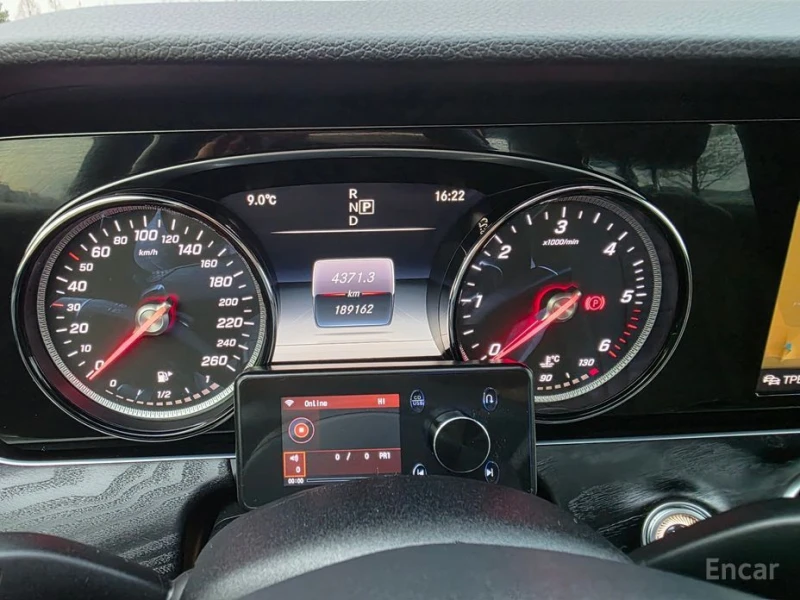 Mercedes-Benz E 220, снимка 9 - Автомобили и джипове - 52992311