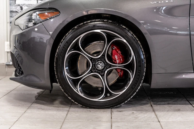 Alfa Romeo Giulia Veloce* CARFAX* АвтоКредит* (ЦЕНА ДО БГ), снимка 11 - Автомобили и джипове - 53244052