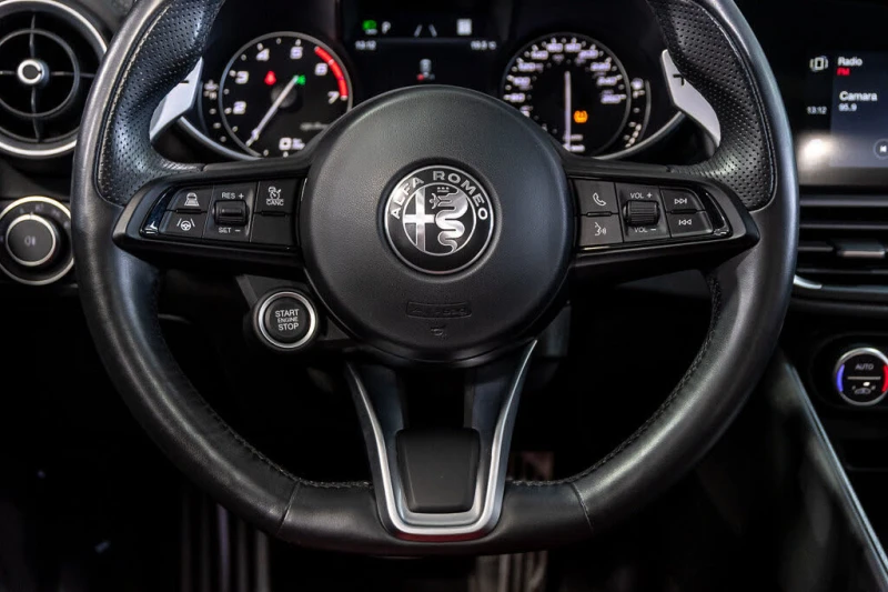 Alfa Romeo Giulia Veloce* CARFAX* АвтоКредит* (ЦЕНА ДО БГ), снимка 9 - Автомобили и джипове - 53244052