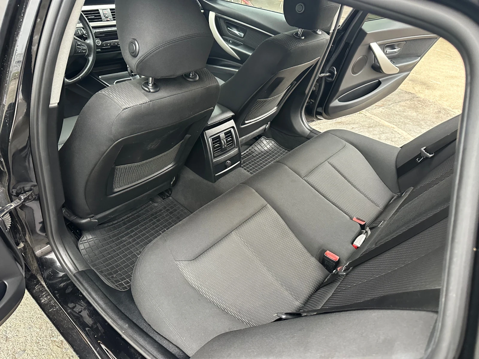 BMW 318 2.0d Euro6d  8    | Mobile.bg   11