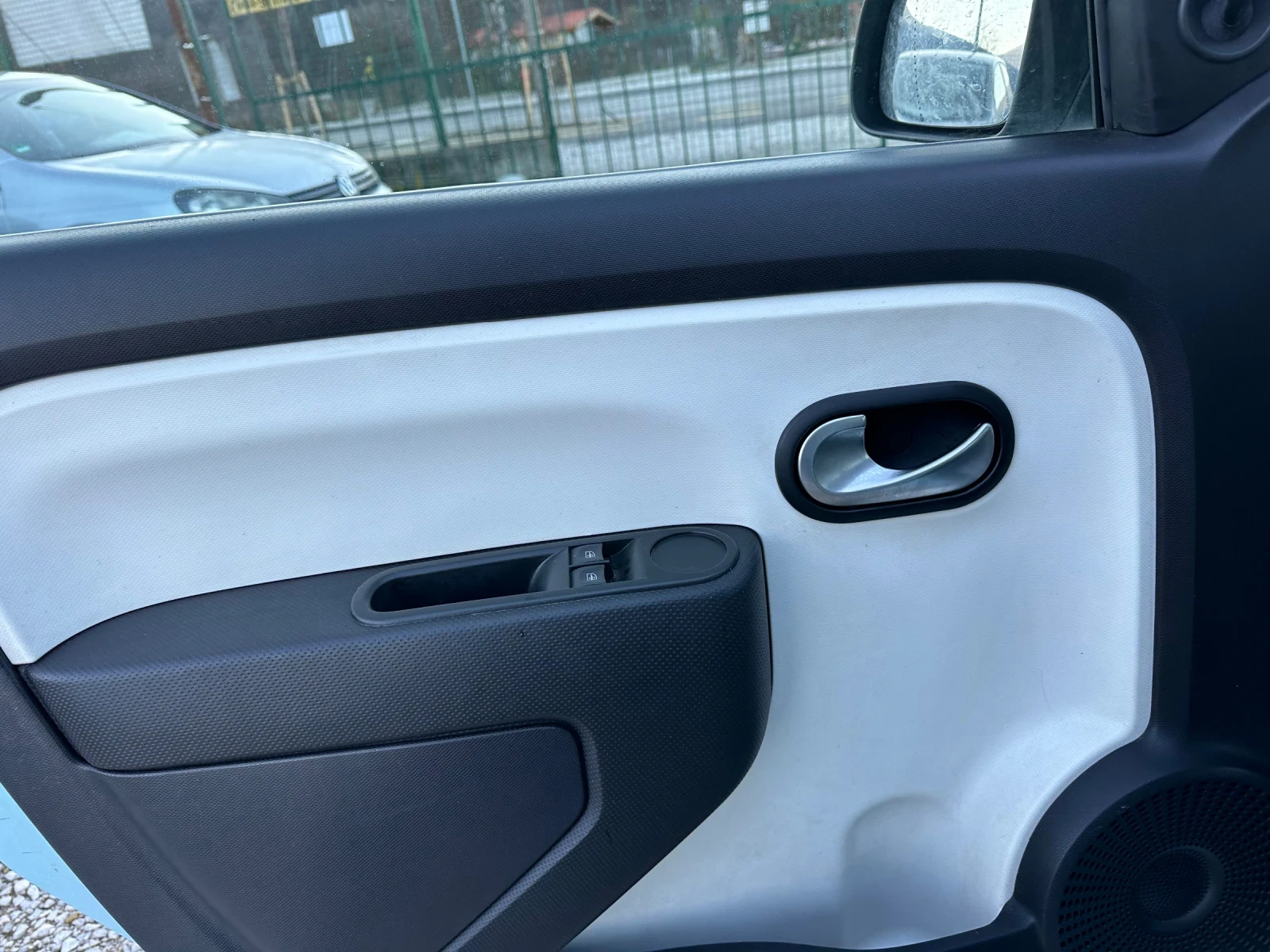 Renault Twingo 1.0 i - изображение 7