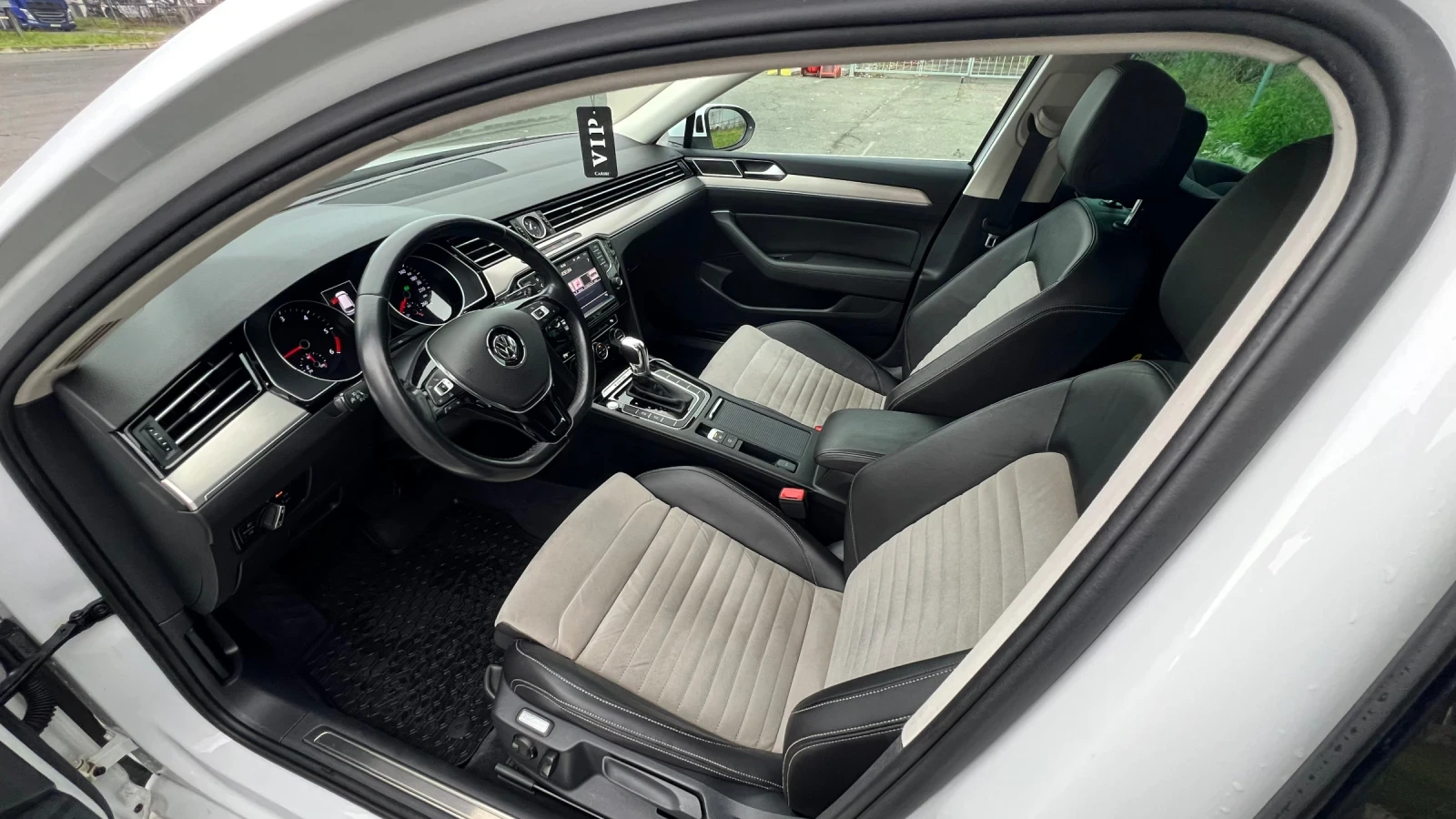 VW Passat 2.0 TDI Highline SWISS - изображение 7