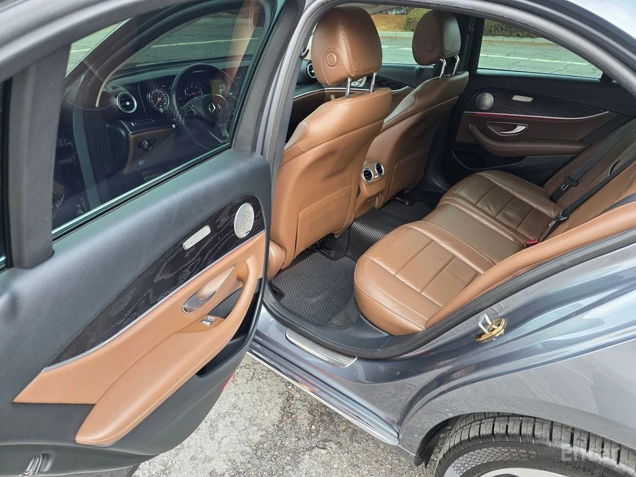 Mercedes-Benz E 220  - изображение 7