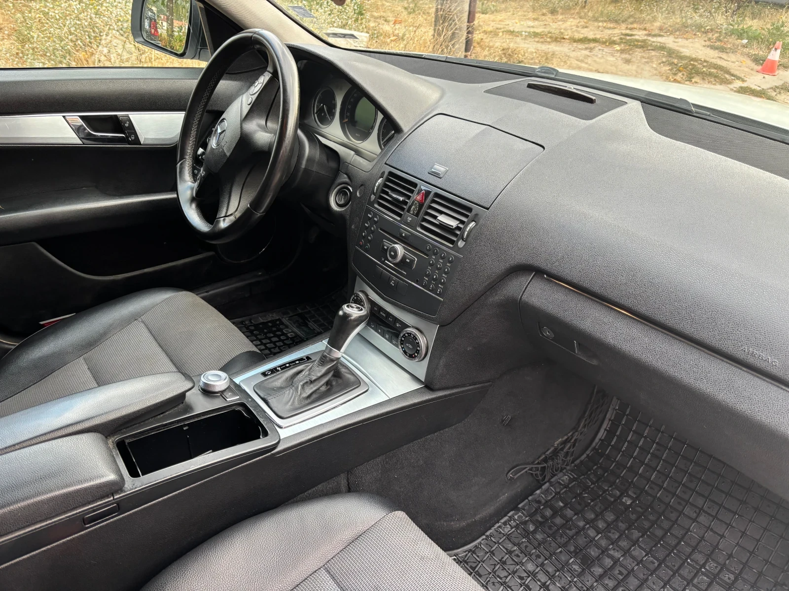 Mercedes-Benz C 220 Avangarde, снимка 8 - Автомобили и джипове - 53881622