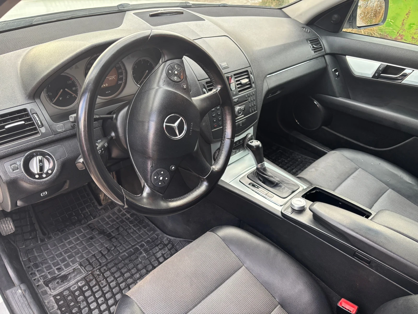 Mercedes-Benz C 220 Avangarde, снимка 6 - Автомобили и джипове - 53881622