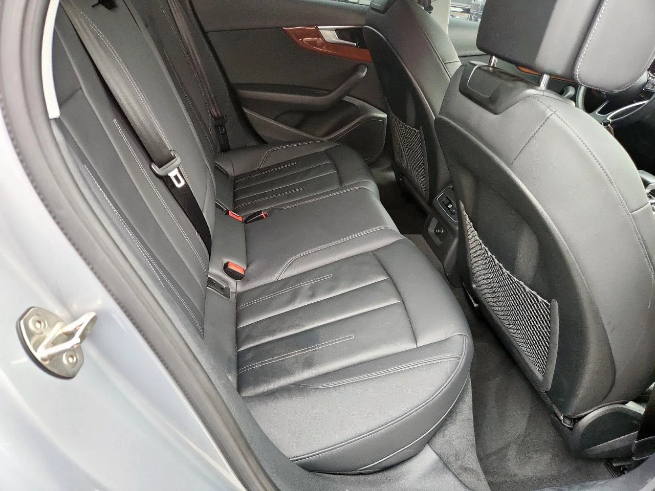 Audi A4 2.0l Premium 40, снимка 10 - Автомобили и джипове - 53939658