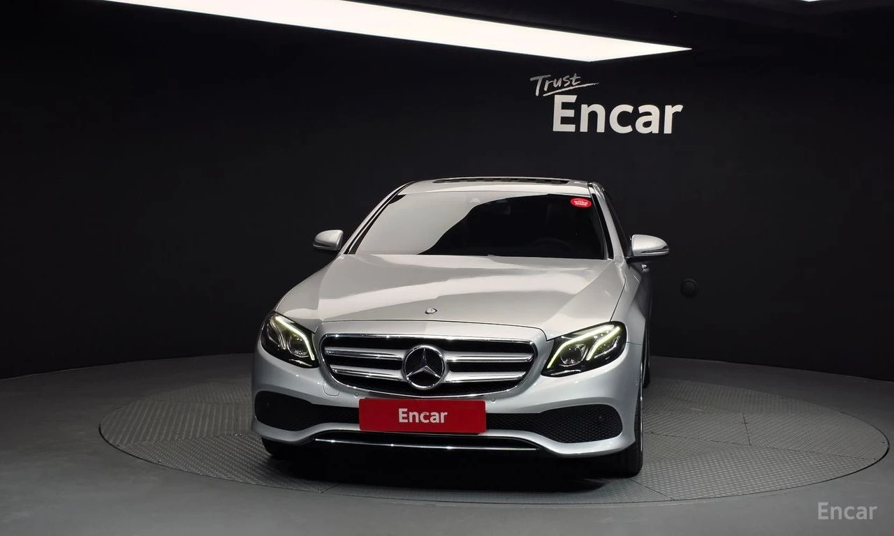 Mercedes-Benz E 220 ПОДГРЕВ* КАМЕРА* PARK ASSIST* HEADUP, снимка 3 - Автомобили и джипове - 54391318